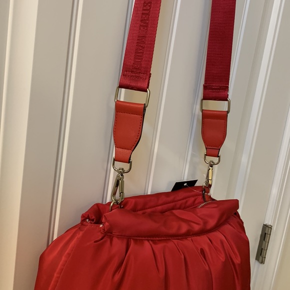 Steve Madden Puffy Dumpling Clutch Red Crossbody - Picture 4 of 16